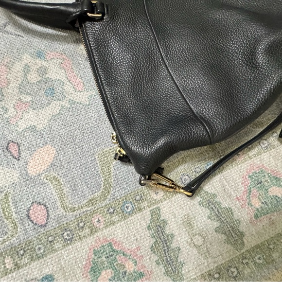 Tory Burch pebbled leather slouchy tote with crossbody strap - Picture 2 of 7